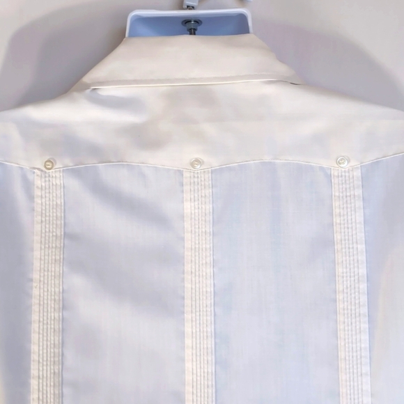 White embroidered La Fiesta Guayabera (White Wedding Shirt) Size 15 1/2 (M) - Picture 3 of 7